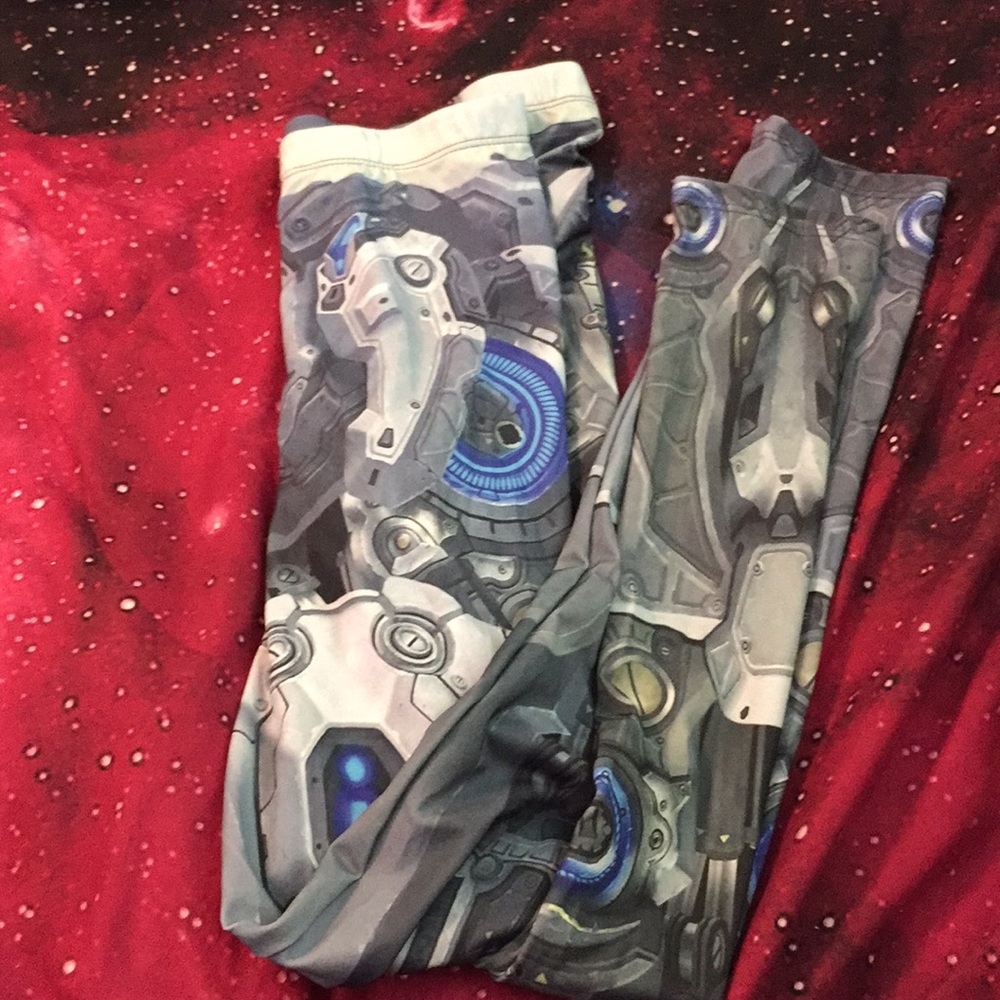 Robot Leggings and Black Shirt.